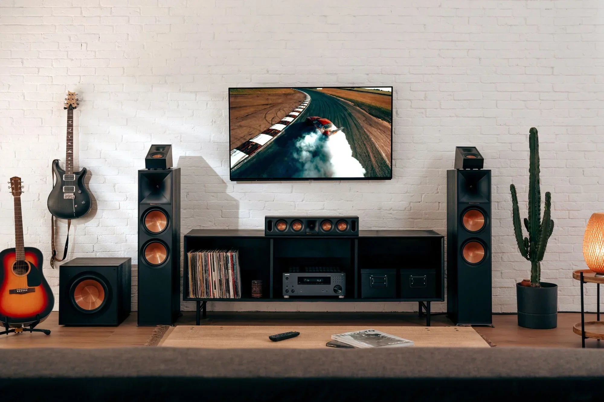 Aktif Hoparlör Nedir? Pasif Hoparlörden Farkı Ne?